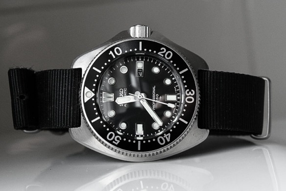 Lady Diver: The Seiko 2205-0760 | Adventures in Amateur Watch Fettling